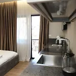 Lux * 티라나