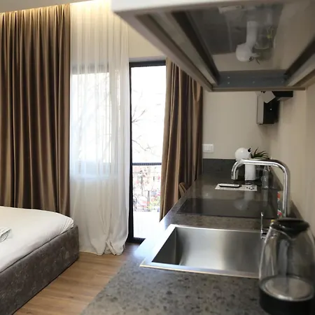 Lux * Tirana